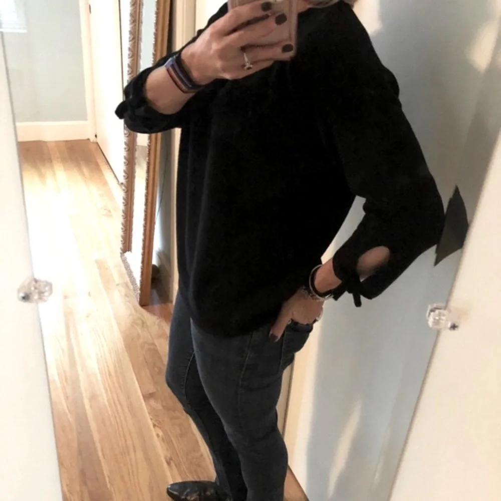 Hemisphere Black V-neck Cashmere Sweater - Picture 2 of 9